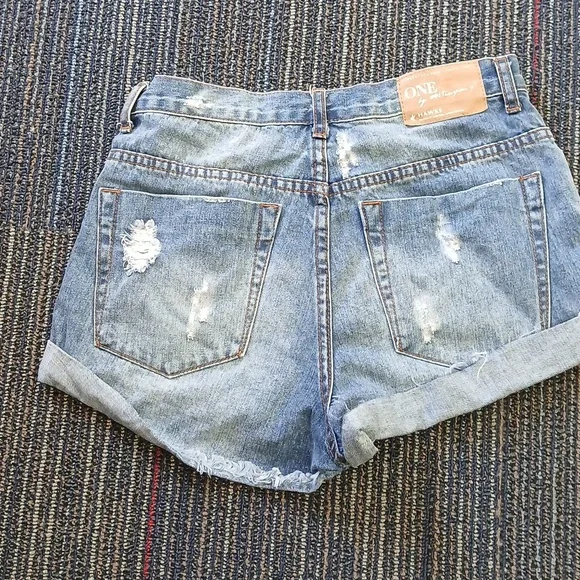 One Teaspoon Distressed DenimShorts Size 27 - Picture 2 of 6